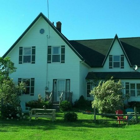 Lovely Green Gable Home Miscouche Екстериор снимка