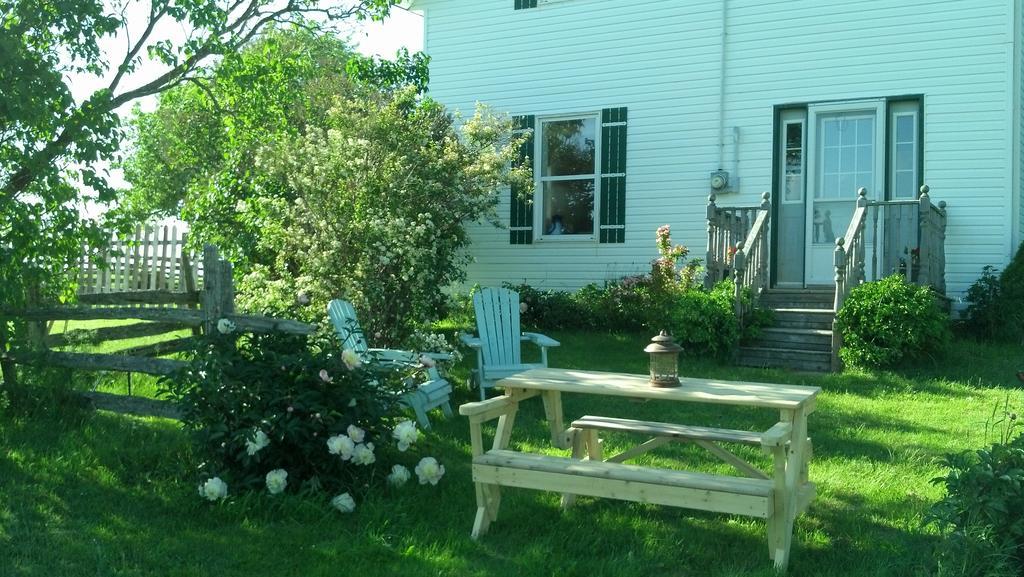 Lovely Green Gable Home Miscouche Екстериор снимка