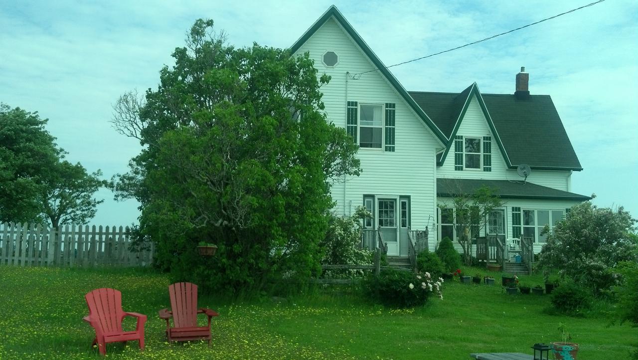 Lovely Green Gable Home Miscouche Екстериор снимка